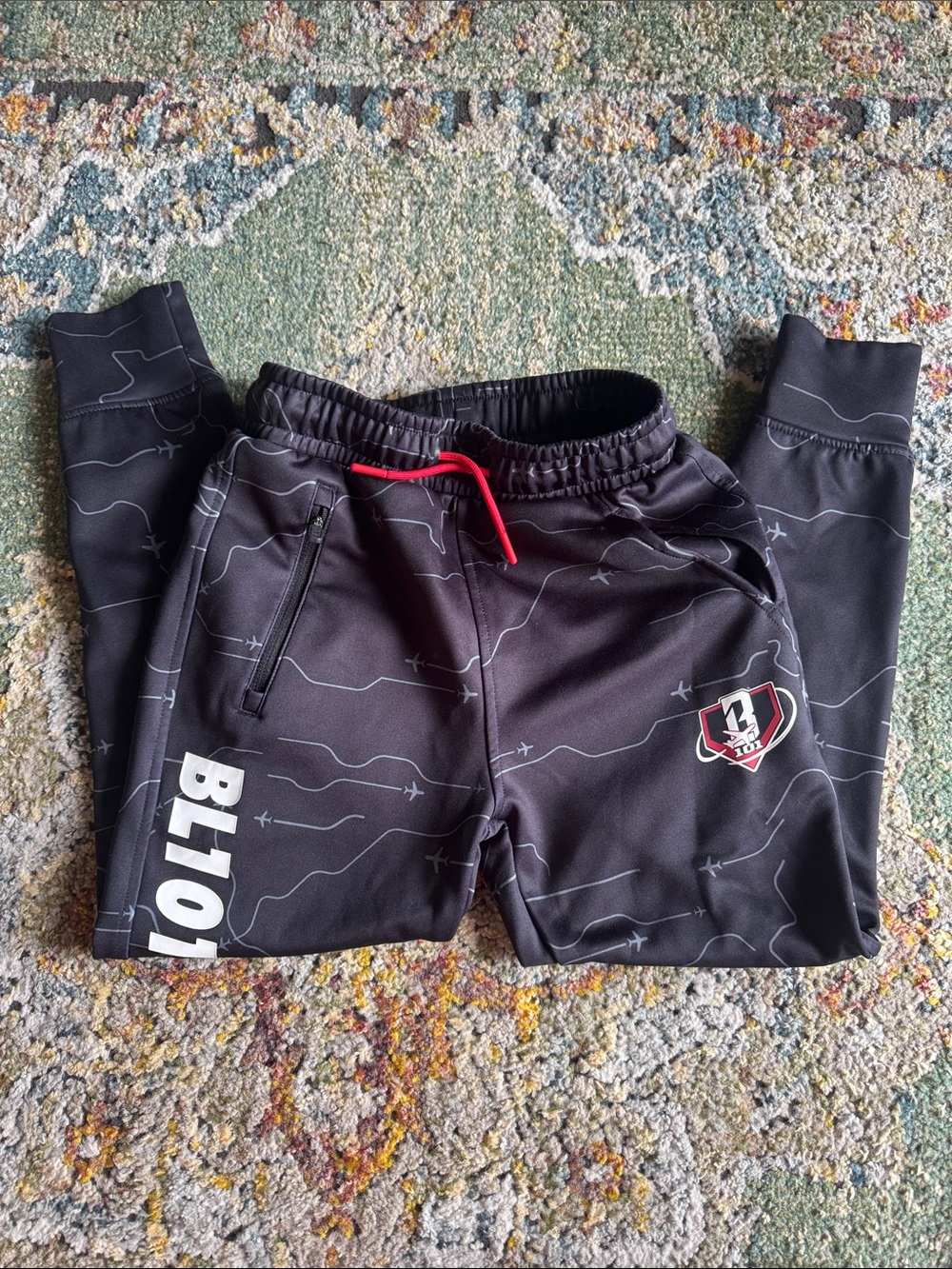BASEBALL LIFESTYLE 101 DREAM CHASER SWEATPANTS IN SZ YOUTH SM…GENTLY WORN.